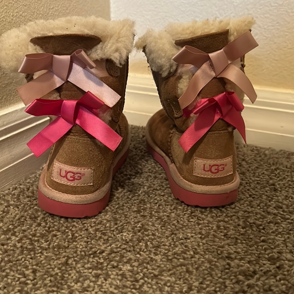 Little girl uggs size 12c